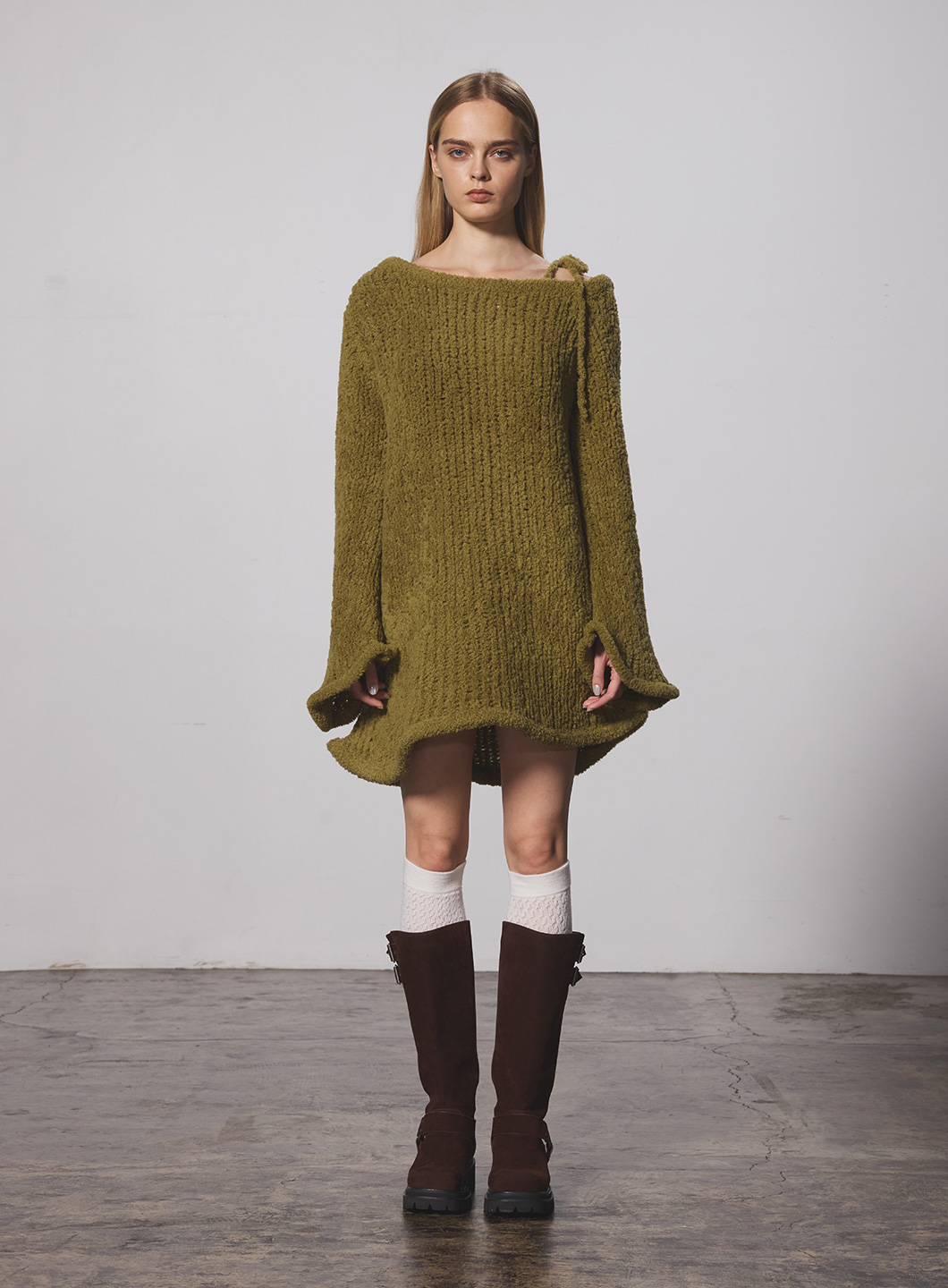 オフショルニットミニワンピース