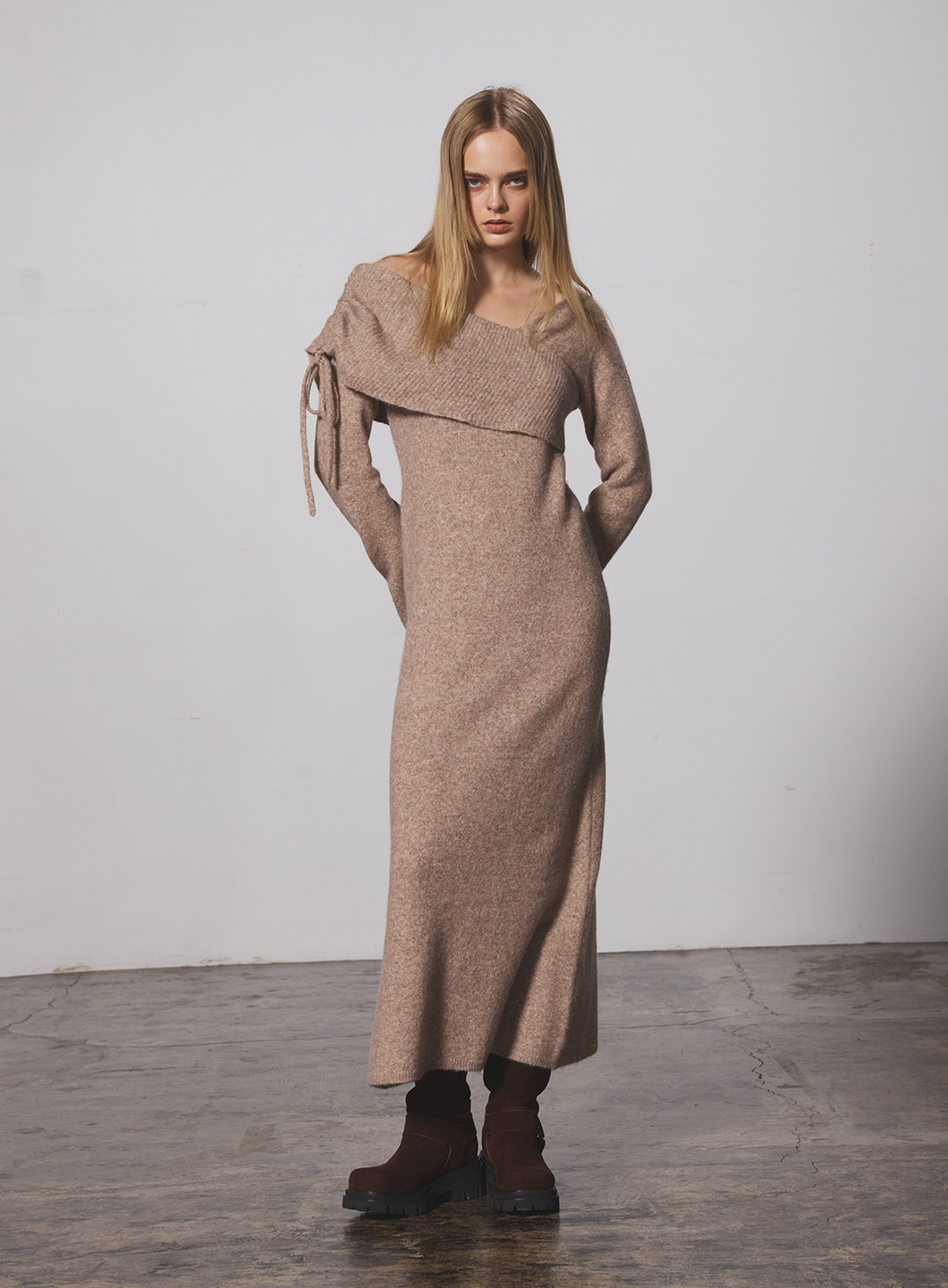 アシメショルダーラメニットワンピース