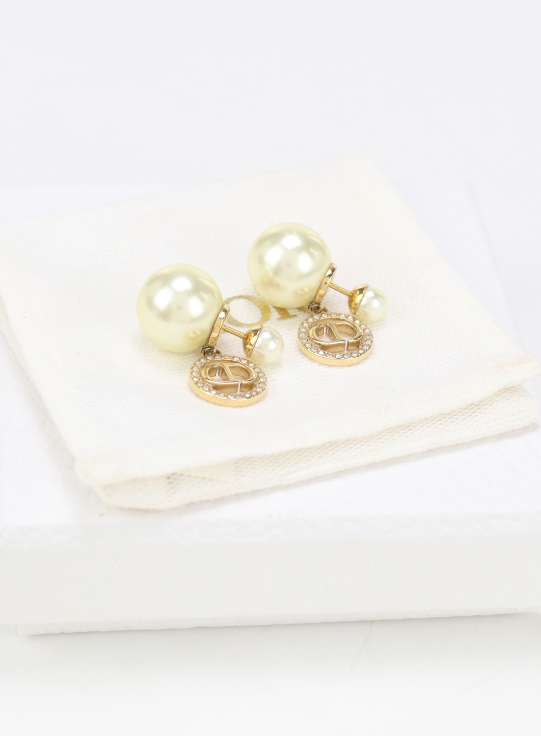 DIOR トライバル ピアス