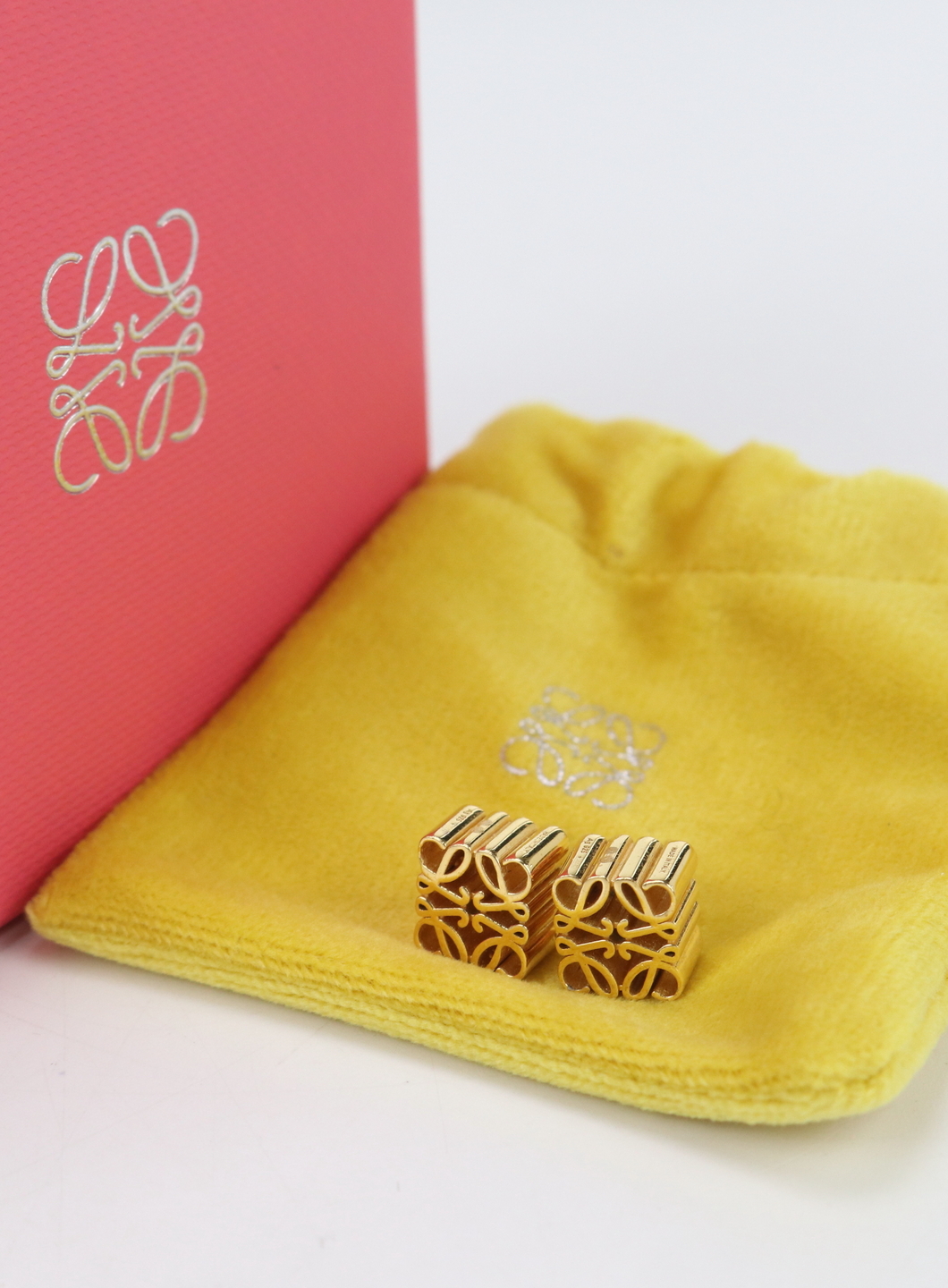 LOEWE アナグラムピアス